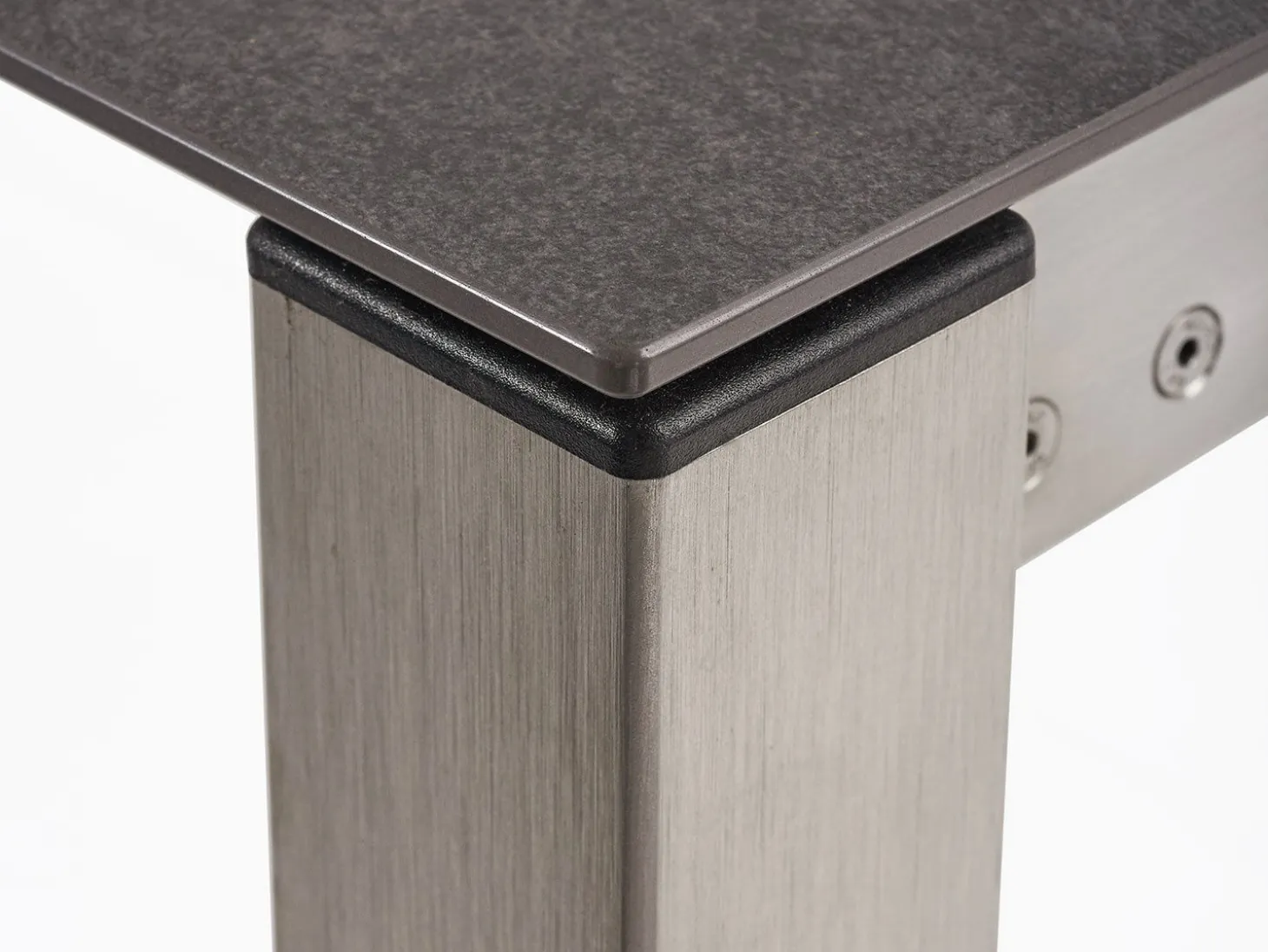 Ausziebarer Gartentisch mit Dektonplatte Dark Moon