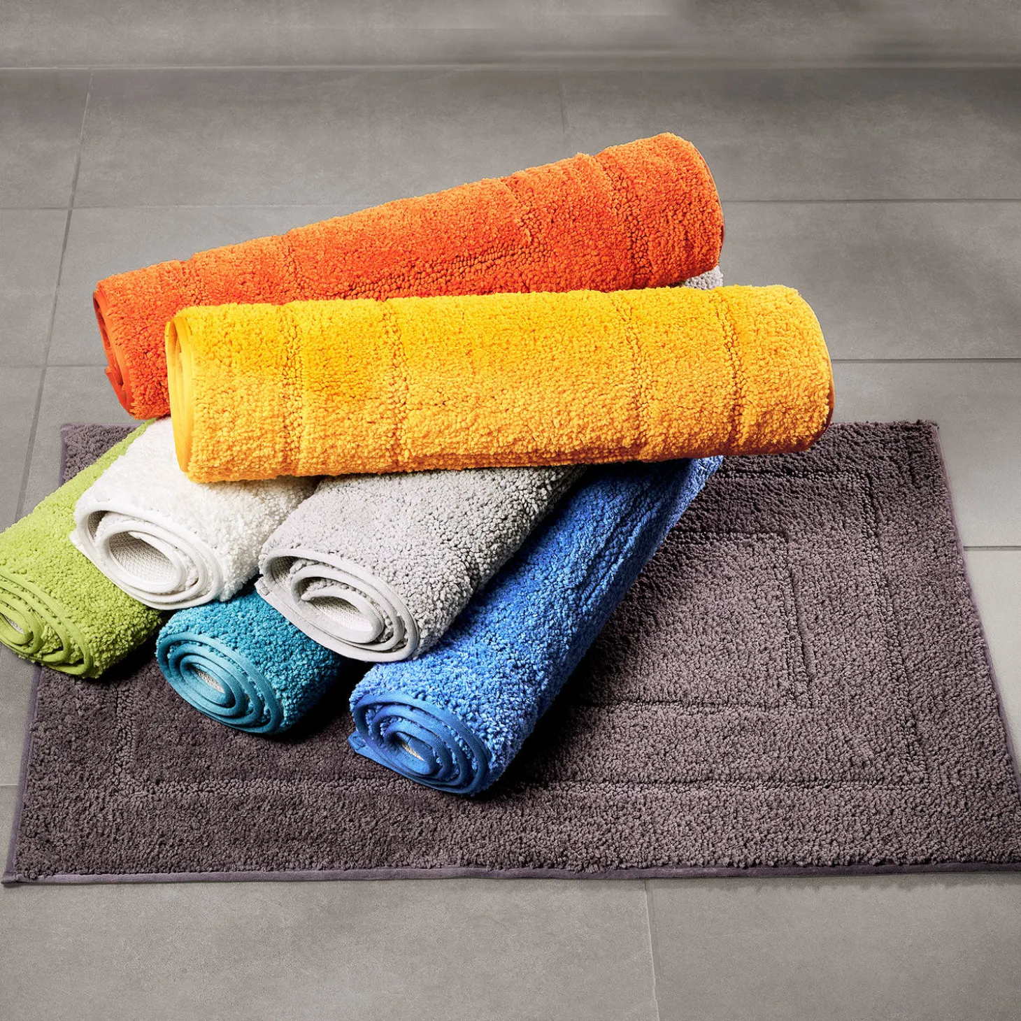 Badteppich mit quadratischem Muster