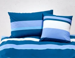 Bettwäsche in blau-weissem Streifenmix