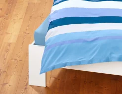 Bettwäsche in blau-weissem Streifenmix