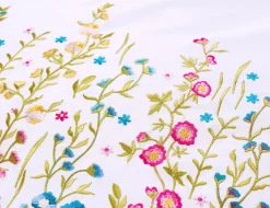 Bettwäsche mit bunter Blumenstickerei