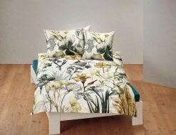 Bettwäsche mit einem kunstvollen floralem Dessin