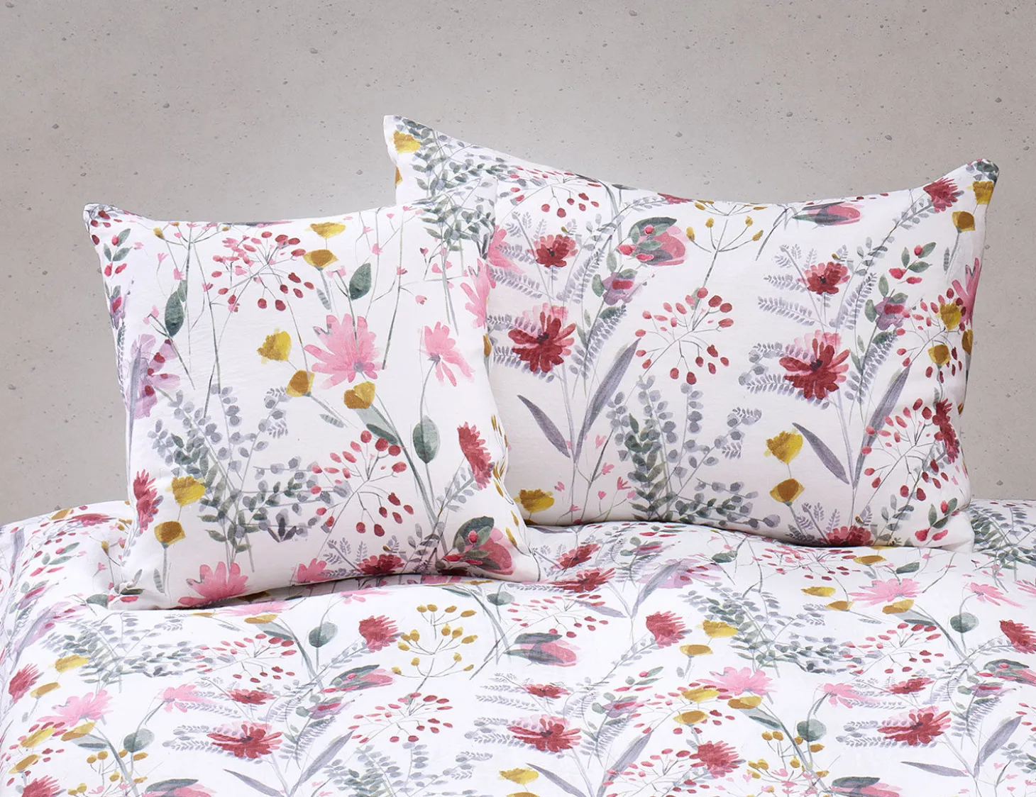 Bettwäsche mit farbigem Blumenmuster
