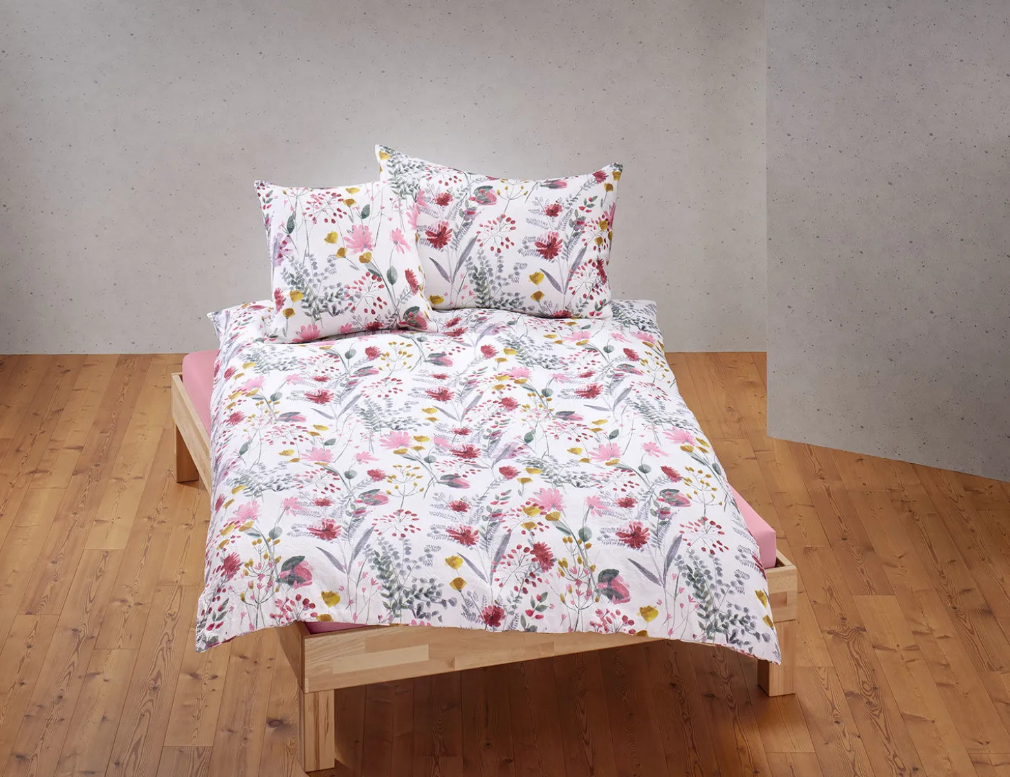 Bettwäsche mit farbigem Blumenmuster