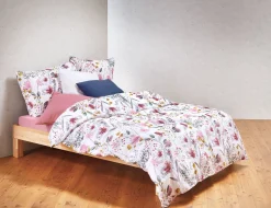Bettwäsche mit farbigem Blumenmuster