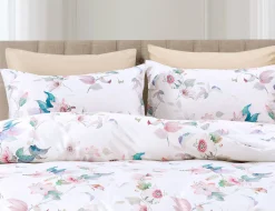 Bettwäsche mit feinem, floralem Muster