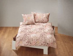 Bettwäsche mit floralem Muster
