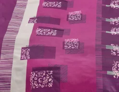 Bettwäsche mit Streifen und quadratischem Blütenmuster