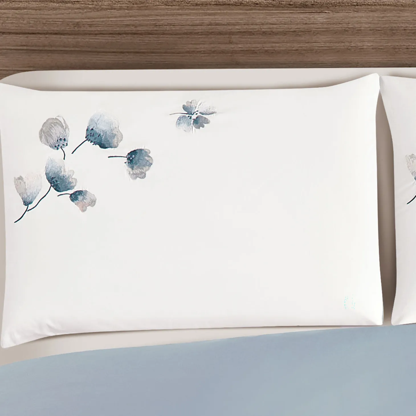 Bettwäsche mit zarter Blumenstickerei