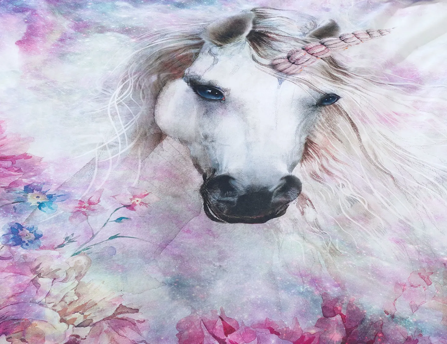 Bettwäsche mit zauberhaftem Einhorn in violetten Farbtönen