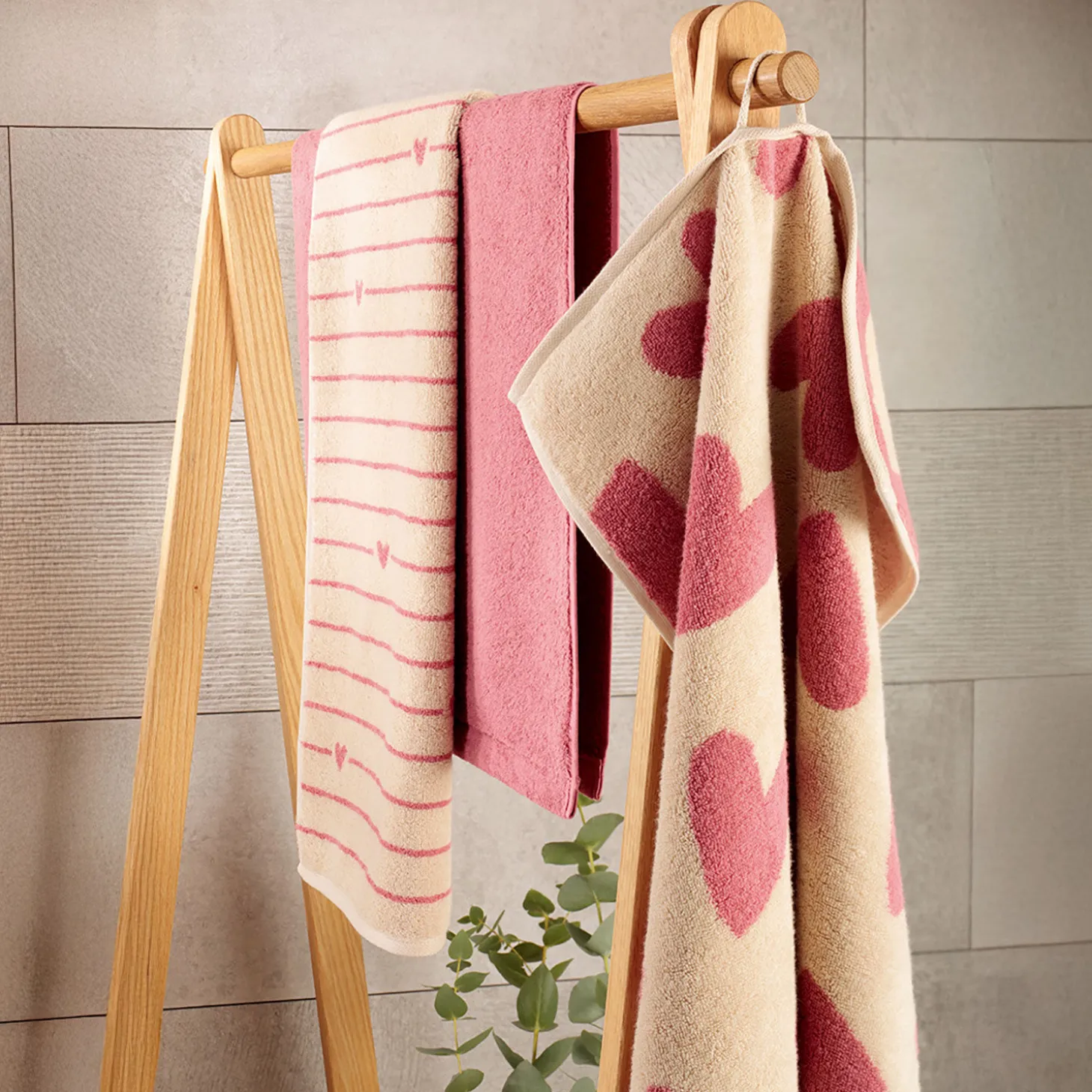 Cawö Frottierwäsche Lines & Hearts mit eingewebtem Design