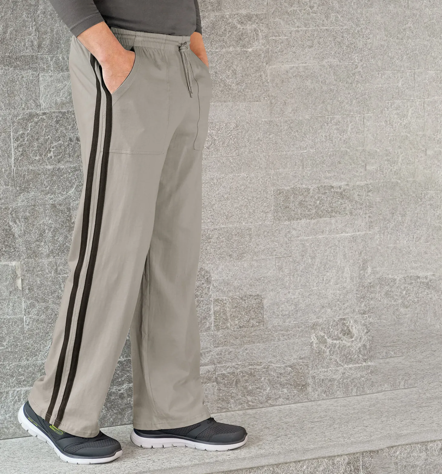 Freizeithose mit seitlichem Streifen