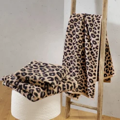 Frottierwäsche mit Leopardenmuster