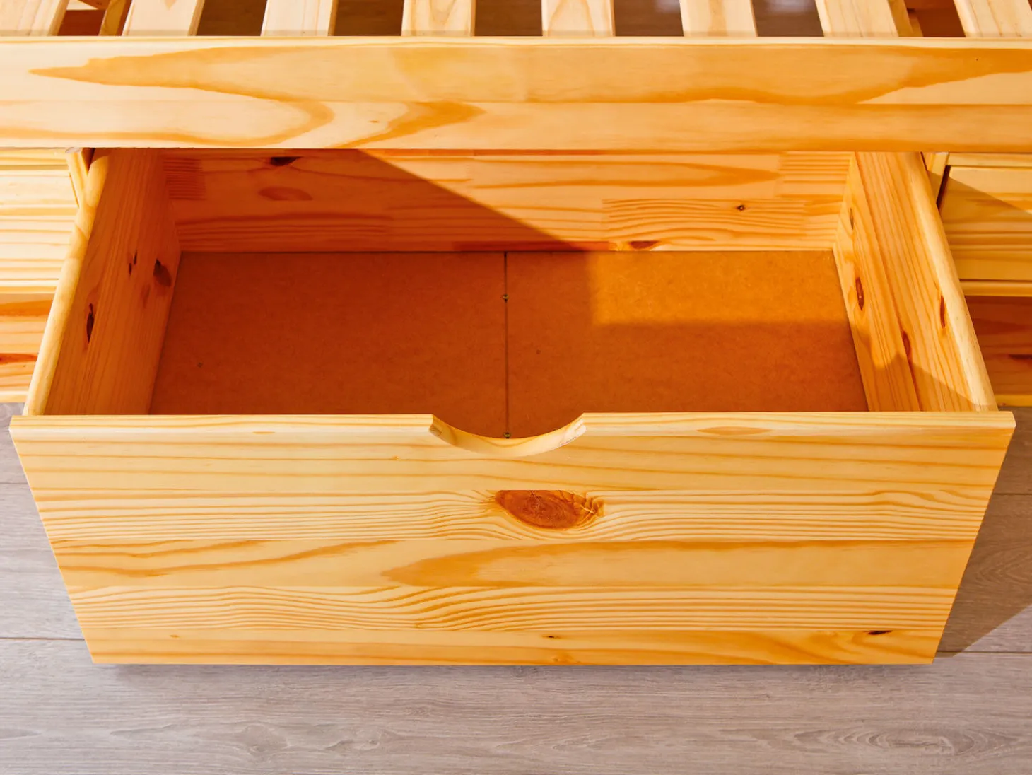 Funktionsbett TOM mit viel Stauraum