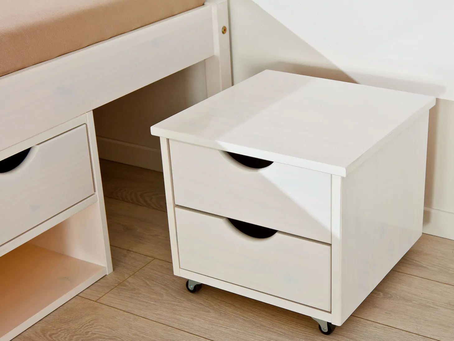 Funktionsbett TOM mit viel Stauraum