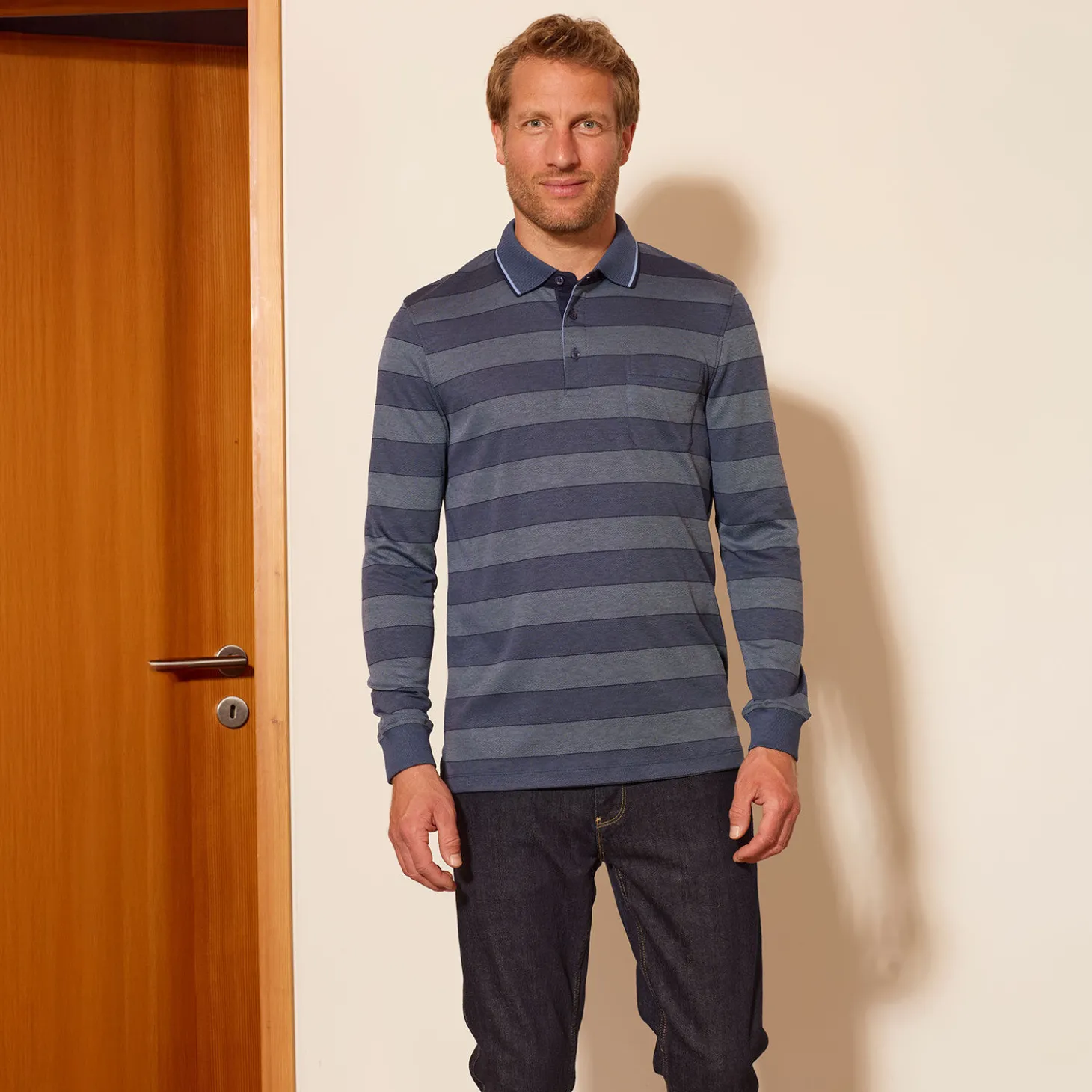 Gestreiftes Langarm-Poloshirt mit Brusttasche