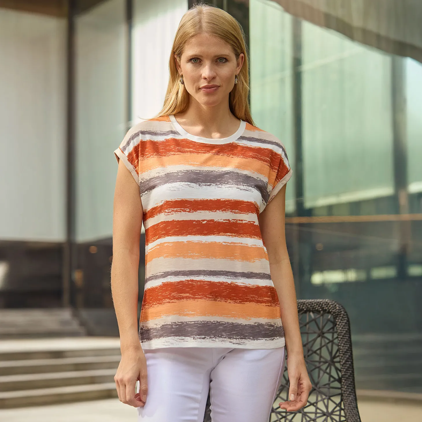 Gestreites T-Shirt mit angeschnittenen Ärmeln