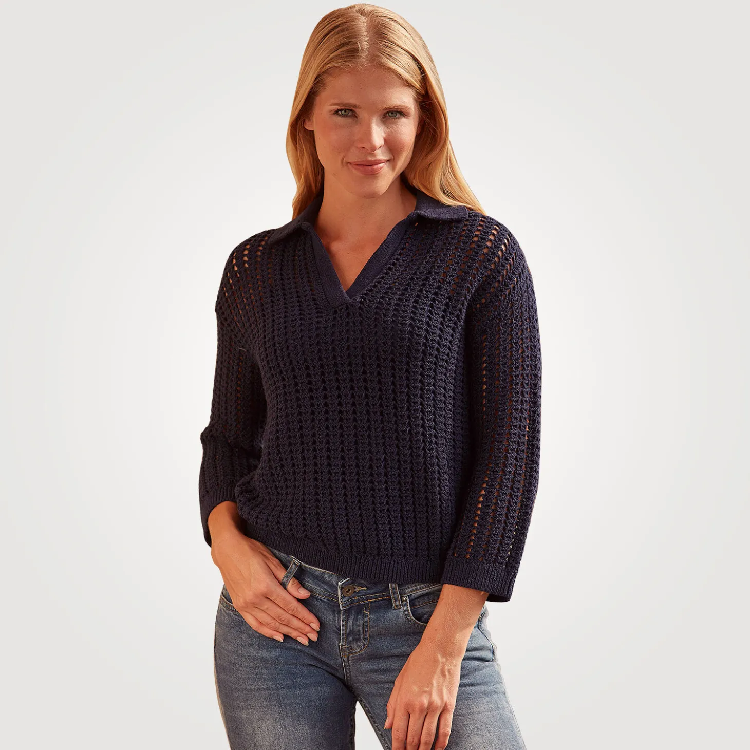 Gestrickter Ajourpullover mit Polokragen