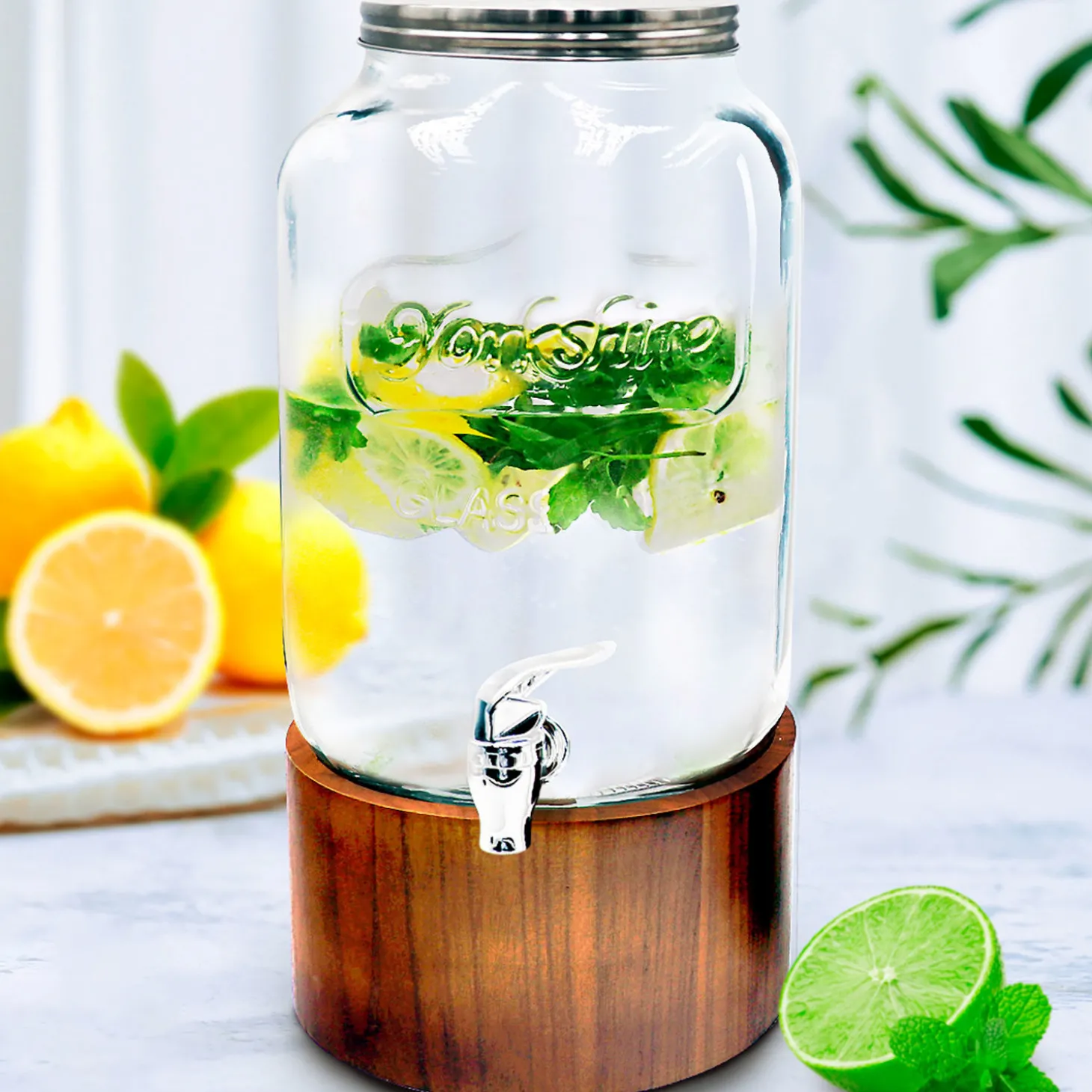 Getränkespender aus Glas