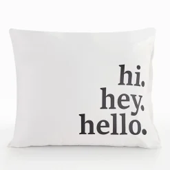 Kissenbezug mit Schriftzug „hi. hey. hello.“