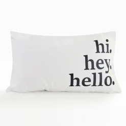 Kissenbezug mit Schriftzug „hi. hey. hello.“