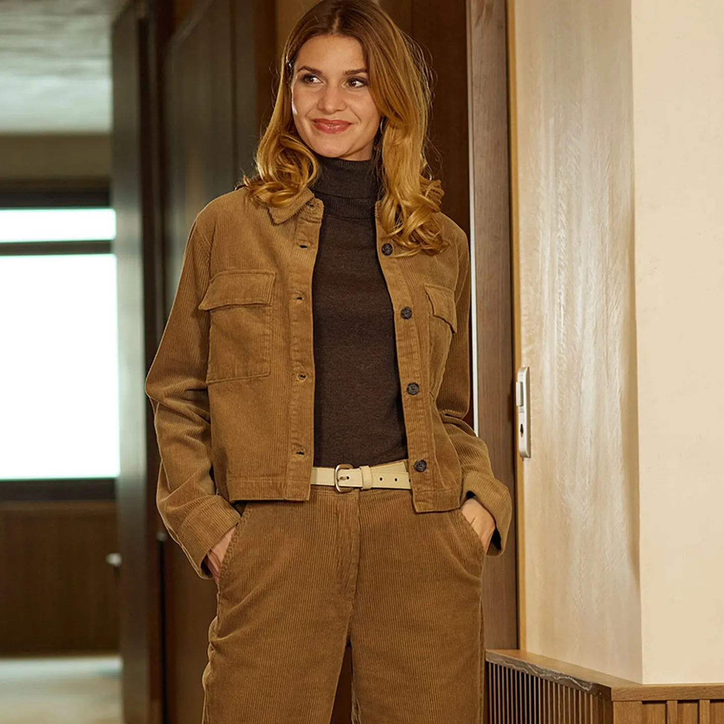 Kurz geschnitten Cordjacke