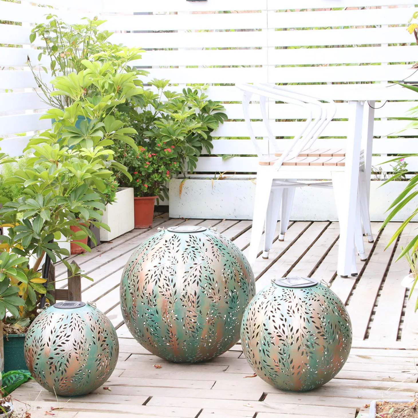 Solar-Laterne mit Blatt-Motiv, LED warmweiss