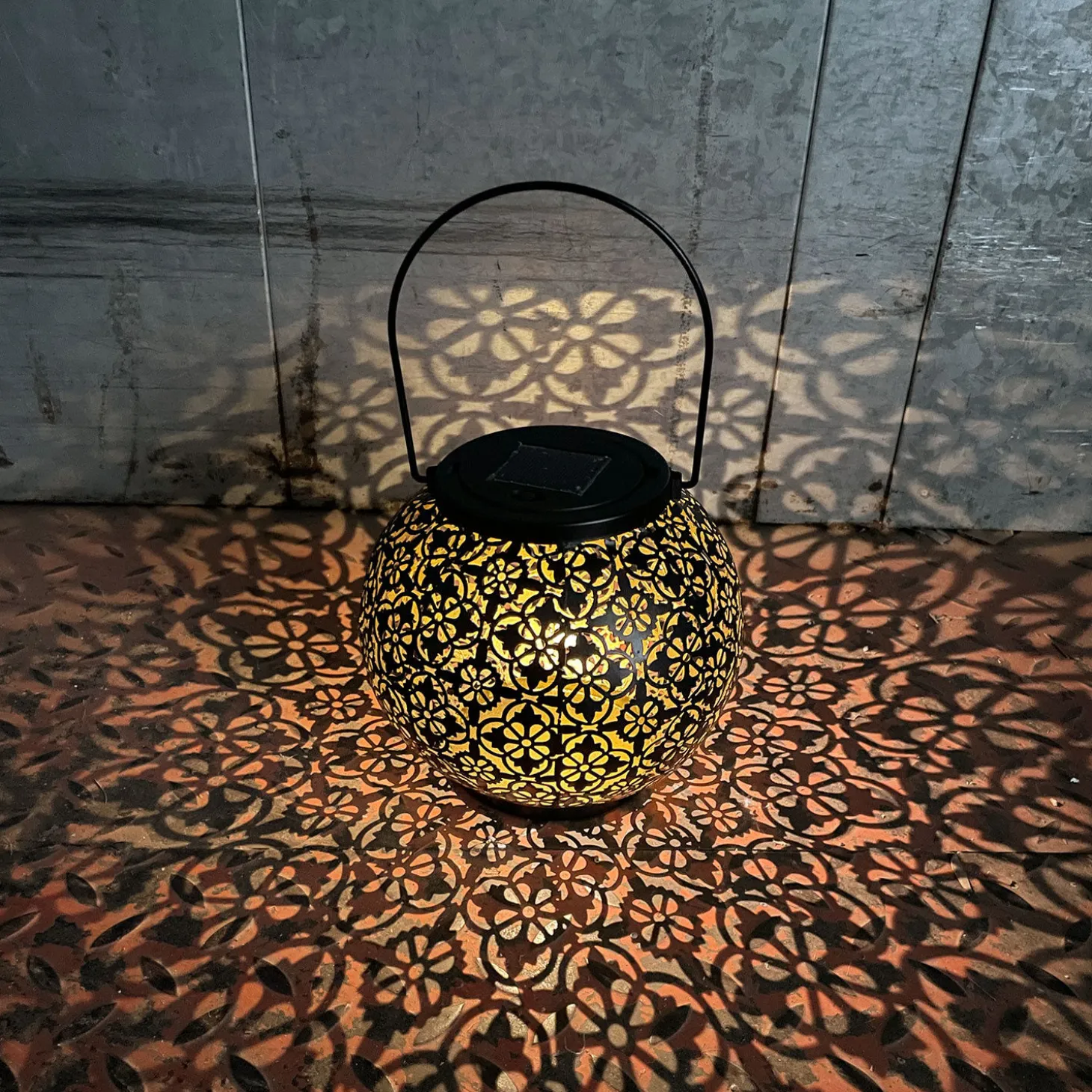 Solar-Laterne mit Ornament, LED warmweiss