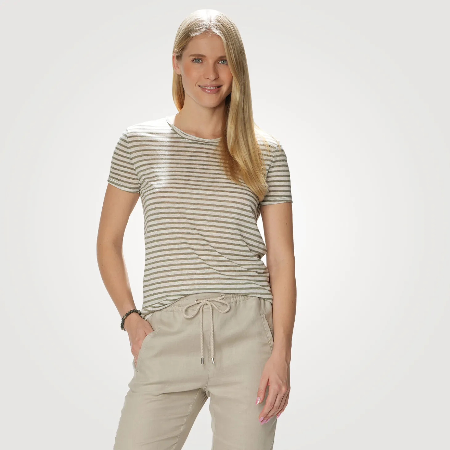 Sommerlich gestreiftes Leinen T-Shirt