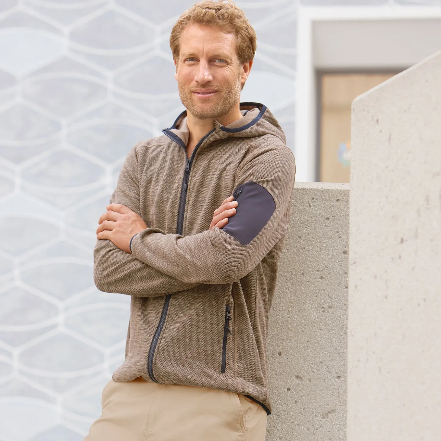 Sportive Fleece Jacke mit Kapuze