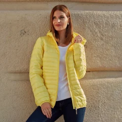 Steppjacke mit abnehmbarer Kapuze