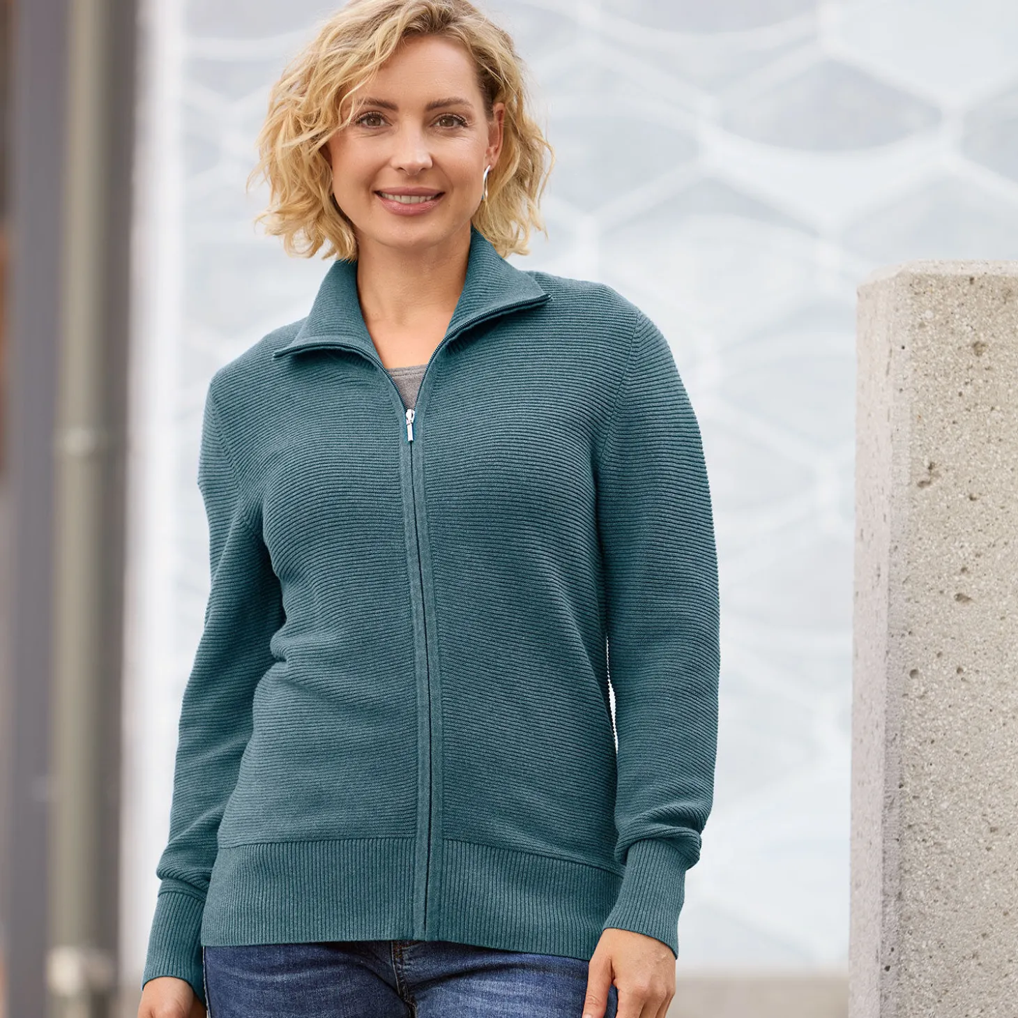 Strickjacke in Rippenstruktur von Beverly