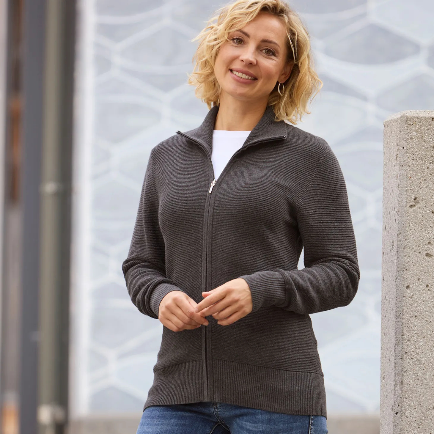 Strickjacke in Rippenstruktur von Beverly