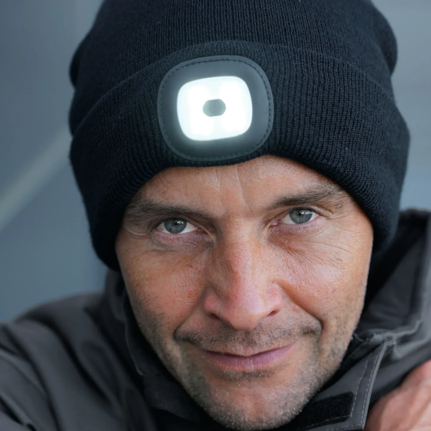 Strickmütze mit integriertem LED-Licht