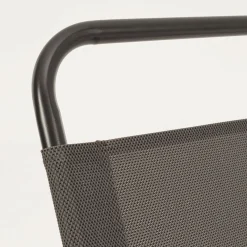 Tisch mit 6 Stühlen und Sonnenschirm