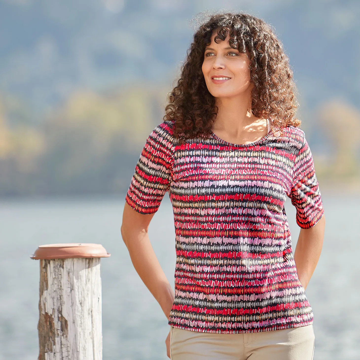 T-Shirt mit Allover-Print und Rundhalsausschnitt