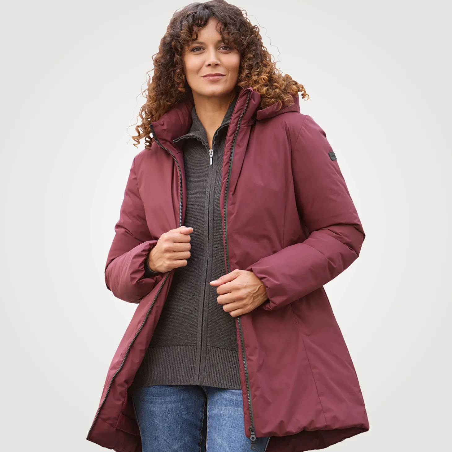 Wärmende Damen Jacke mit abnehmbarer Kapuze